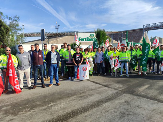 Los trabajadores y trabajadoras de Fertiberia van a la huelga durante cinco días