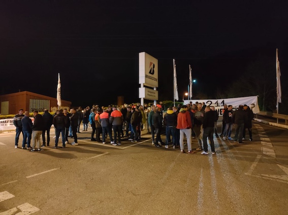 La huelga en la fábrica de Bridgestone en Puente San Miguel se reanuda con un nuevo paro total de la producción